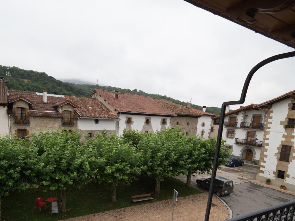 Casa Rural Martxoenea Landetxea Hotel Arruazu Exterior photo