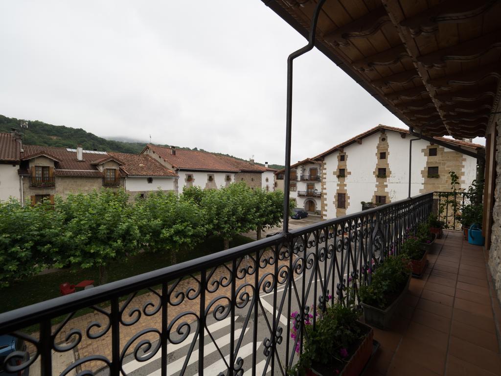 Casa Rural Martxoenea Landetxea Hotel Arruazu Exterior photo